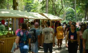 e hoje até quinta-feira das 8h às 18h,  serão vendidas peças de artesanato e produtos de alimentação saudável