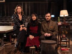 Espetáculo, escrito pelo espanhol Alejandro Melero, tem Regiane Alves, Marina Elias e Bruno Ferian no elenco