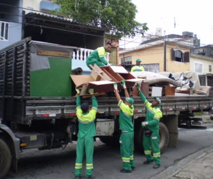 A Prefeitura de Porto Feliz, por meio da Secretaria de Serviços Públicos, anunciou que segue realizando a operação Cata Treco