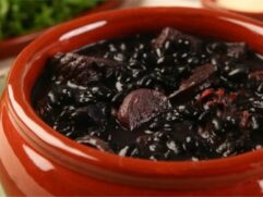 Feijoada solidária no Mês da Consciência Negra em Taboão da Serra