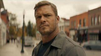 Alan Ritchson em cena de 'Reacher'