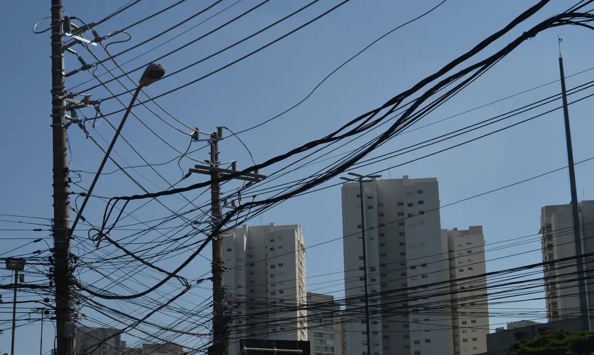 Em agosto, a Aneel aprovou uma consulta pública para baratear as bandeiras tarifárias em até 36,9%