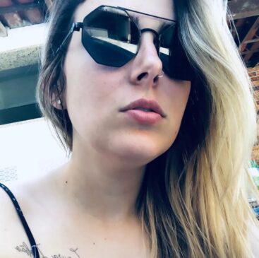 Vaneza Lobão, 31, foi morta com tiros de fuzil em frente de sua casa