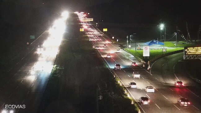 Caminhões e carretas com destino a São Paulo devem utilizar o trecho de serra da Via Anchieta