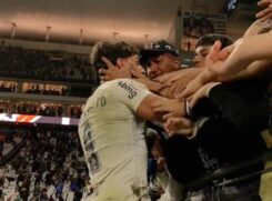 Na etapa final, um frangaço do goleiro Bento gerou o gol de Yuri Alberto e abriu de vez a partida
