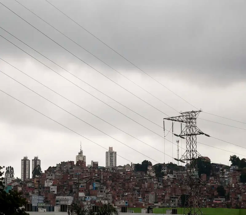 Até a manhã desta quarta-feira (14), a Enel informou que normalizou o fornecimento de energia para 85% dos clientes afetados
