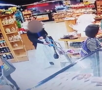 As imagens, no entanto, viralizaram por conta do vestuário do suspeito