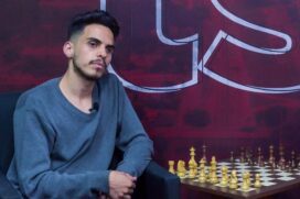 Gustavo também é estudante do curso de Comércio Exterior e dá aulas particulares online de xadrez para adolescentes e crianças a partir dos três anos