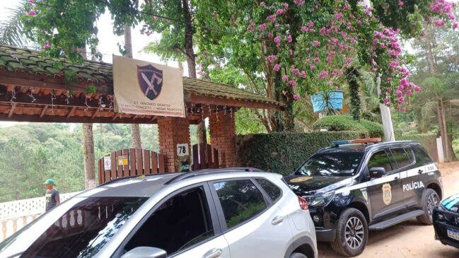 Na clínica foram encontrados inúmeras pessoas que estavam sendo mantidas em cárcere privado pelas proprietárias