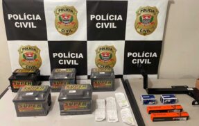 Foram apreendidas 5 baterias e outros 5 acessórios automotivos