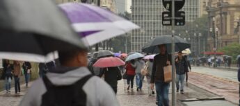 O aniversário de São Paulo amanheceu chuvoso e deve permanecer assim até, pelo menos, essa sexta (26).