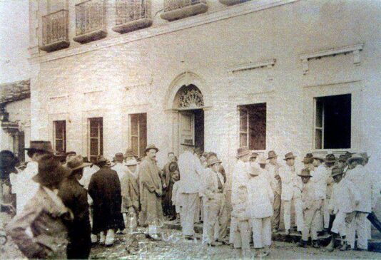A imagem mostra o majestoso prédio do atual Museu Histórico e Pedagógico das Monções no ano de 1920