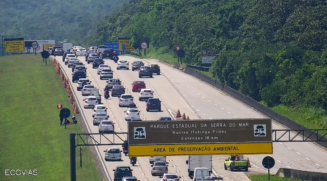 Somadas, as três pistas sentido litoral possuem 38 km de congestionamento.