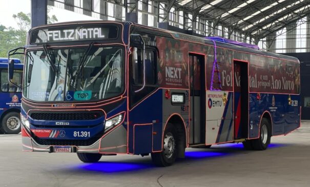 O ônibus iluminado da Viação Pirajuçara está circulando em mais de 10 linhas