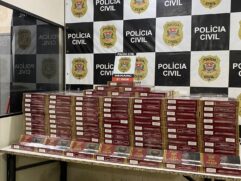 Na operação, foram apreendidos aproximadamente 1000 pacotes de cigarro clandestino
