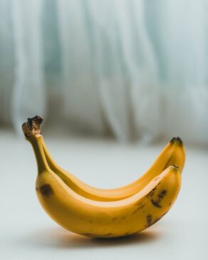 O clima quente e úmido dos últimos dias acelerou o amadurecimento das bananas no Vale do Ribeira