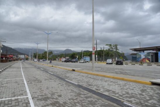 Avenida Iperoig, na região central de Ubatuba