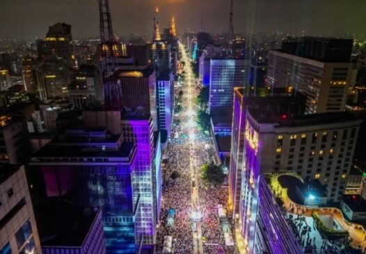 O palco do Réveillon na Paulista foi montado entre as ruas Bela Cintra e Haddock Lobo; evento é tradicional na capital paulista
