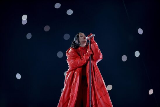 Rihanna atinge feito inédito e ultrapassa 200 milhões em certificações