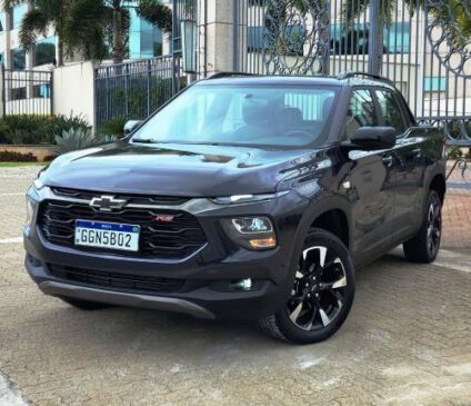 Produzida em São Caetano do Sul (SP), a Montana tem 4,72 metros de comprimento - ante os 4,48 metros da Fiat Strada e os 4,95 metros da Toro