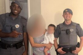 A corporação foi chamada e mesmo sem meios e ferramentas para agir, após diversas tentativas conseguiram arrombar a porta sem atingir o bebê que estava atrás dela e resgataram o menino