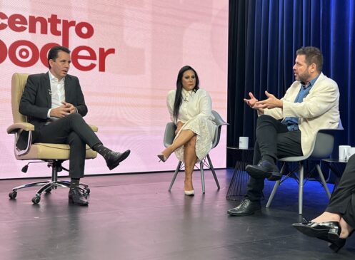 Prefeito Paulo Serra, a apresentadora Gabi Tricanico (de A Guardião da Notícia) e o jornalista Bruno Hoffmann, da Gazeta