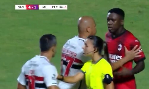 Josué e Seedorf discutem após disputa de bola