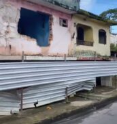 A área já está desocupada e a circulação de embarcações da população está restrita na região da Lagoa Mundaú, no bairro do Mutange, na capital