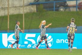 Desde os momentos iniciais, o Peixe controlou a partida e teve até mesmo o primeiro gol anulado por impedimento