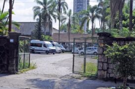 Um dos terrenos da Macuco já vem sendo ocupado pela Prefeitura de Santos como estacionamento de veículos da frota municipal