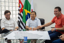 Prefeito Aprígio, Deputado Estadual Dr. Eduardo Nóbrega e André Isper Barnabé durante reunião sobre projeto executivo de expansão da Linha 4-Amerela do Metrô até Taboão da Serra