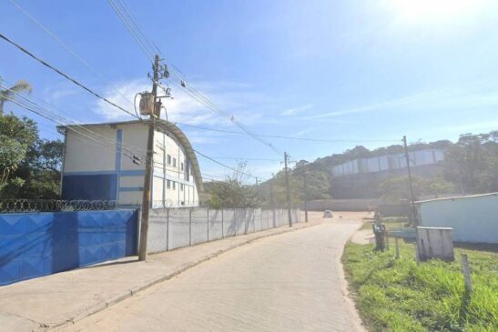 Avião caiu na rua Teresinha Arnone Cateluci, no bairro Pedreira