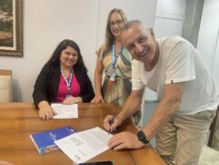 Prefeito Elzo assina convênio para pavimentação de vias