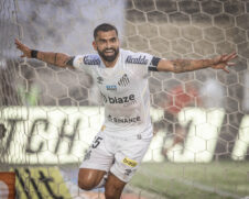 Diretoria do Santos estenderá o contrato de Rincón por mais três anos