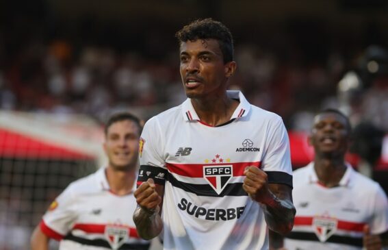O gol do triunfo por 1 a 0 foi marcado por Luiz Gustavo, que balançou as redes pela primeira vez com a camisa do cube