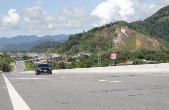 Com a liberação, a rodovia retorna à sua configuração padrão, com o tráfego no sentido litoral ocorrendo exclusivamente pela Serra Antiga