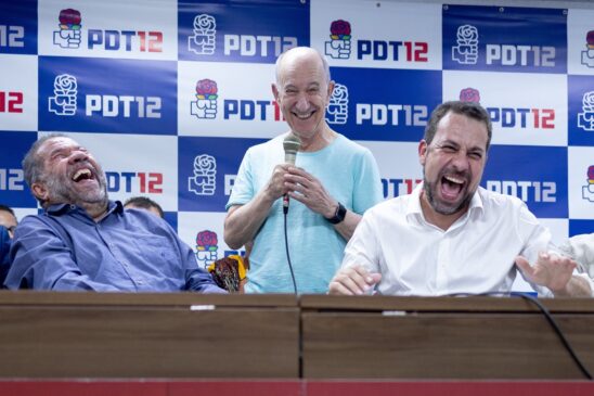 Carlos Lupi, Rui Falcão e Guilherme Boulos durante evento na sede do PDT em São Paulo
