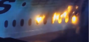 Um avião da Japan Airlines pegou fogo nesta terça-feira (2)