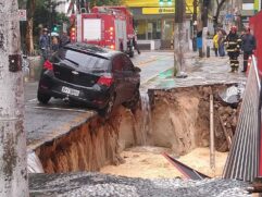 Tempestade atinge a Baixada Santista e faz cratera se abrir em Santos