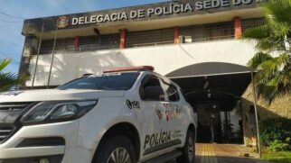 O homem foi visto e abordado na área comum do prédio