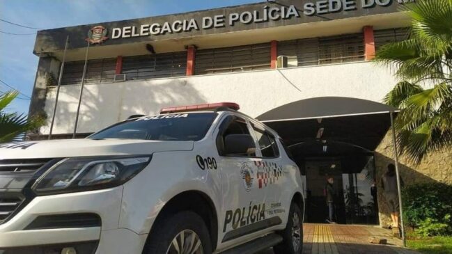 O homem foi visto e abordado na área comum do prédio