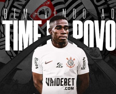 Félix Torres foi anunciado pelas redes sociais do Corinthians