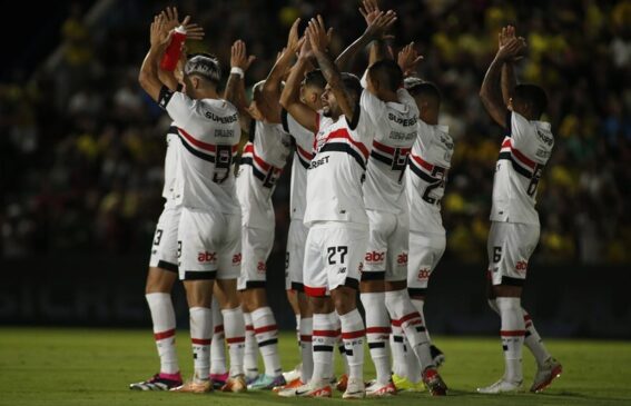 Com o resultado, o São Paulo chegou a quatro pontos e manteve, ao menos provisoriamente, a liderança do grupo D