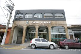 As renumerações variam de R$ 2.614,00 até R$ 15.624,00 de acordo do cargo para jornada de 40 horas semanais de trabalho