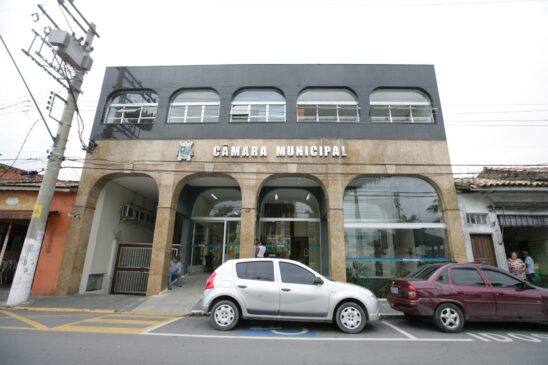 As renumerações variam de R$ 2.614,00 até R$ 15.624,00 de acordo do cargo para jornada de 40 horas semanais de trabalho