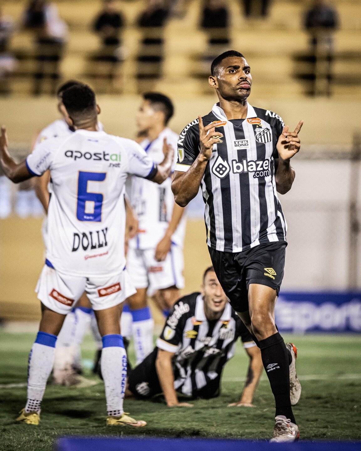 O Santos volta a campo no domingo para enfrentar o Guarani em casa, às 18h, pela quinta rodada da competição