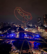 Cachorro-quente gigante formado por drones em Osasco