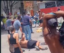 A abordagem, segundo vídeos postados nas redes sociais, demonstram certo despreparo do policial que fez os disparos realizados em momentos diferentes.