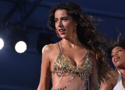 Marina Sena posta foto sensual