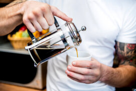 O uso do café durante o período da ressaca pode dar uma sensação de estar se recuperando mais rápido